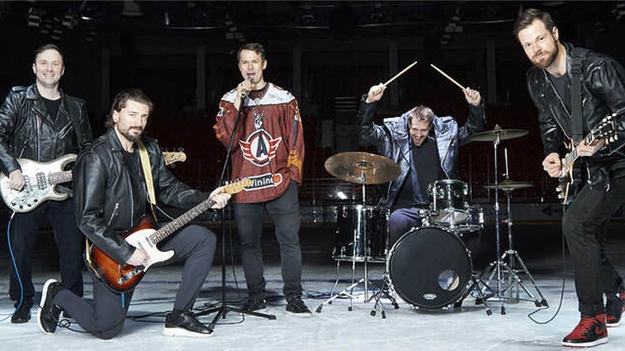 Главная картинка новости: Уральское дерби в стиле рок: специальная форма, выступление Вадима Самойлова, хоккеисты-рокеры