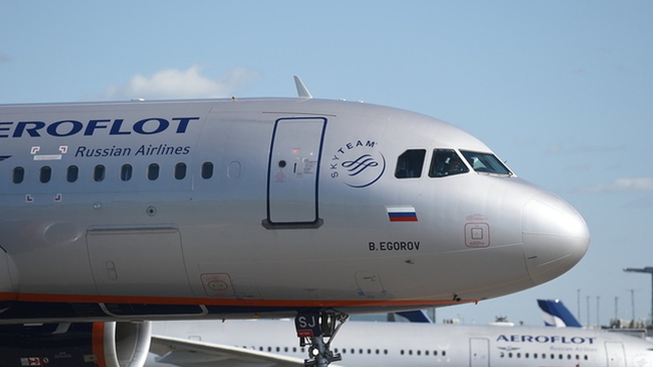 Главная картинка новости: «Ваши билеты из Екатеринбурга в Тайланд аннулированы»: технический сбой произошел в «Аэрофлоте»