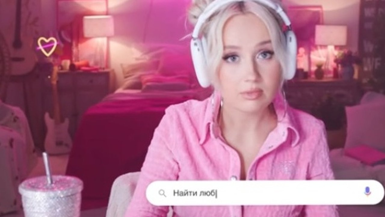 Главная картинка новости: Спасибо "голой" вечеринке: уроженка Екатеринбурга Клава Кока снялась в новогодней премьера на ТНТ