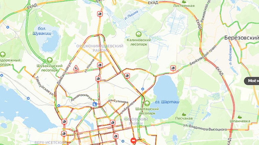 Главная картинка новости: Все выехали за подарками: Екатеринбург встал в 10-балльные пробки
