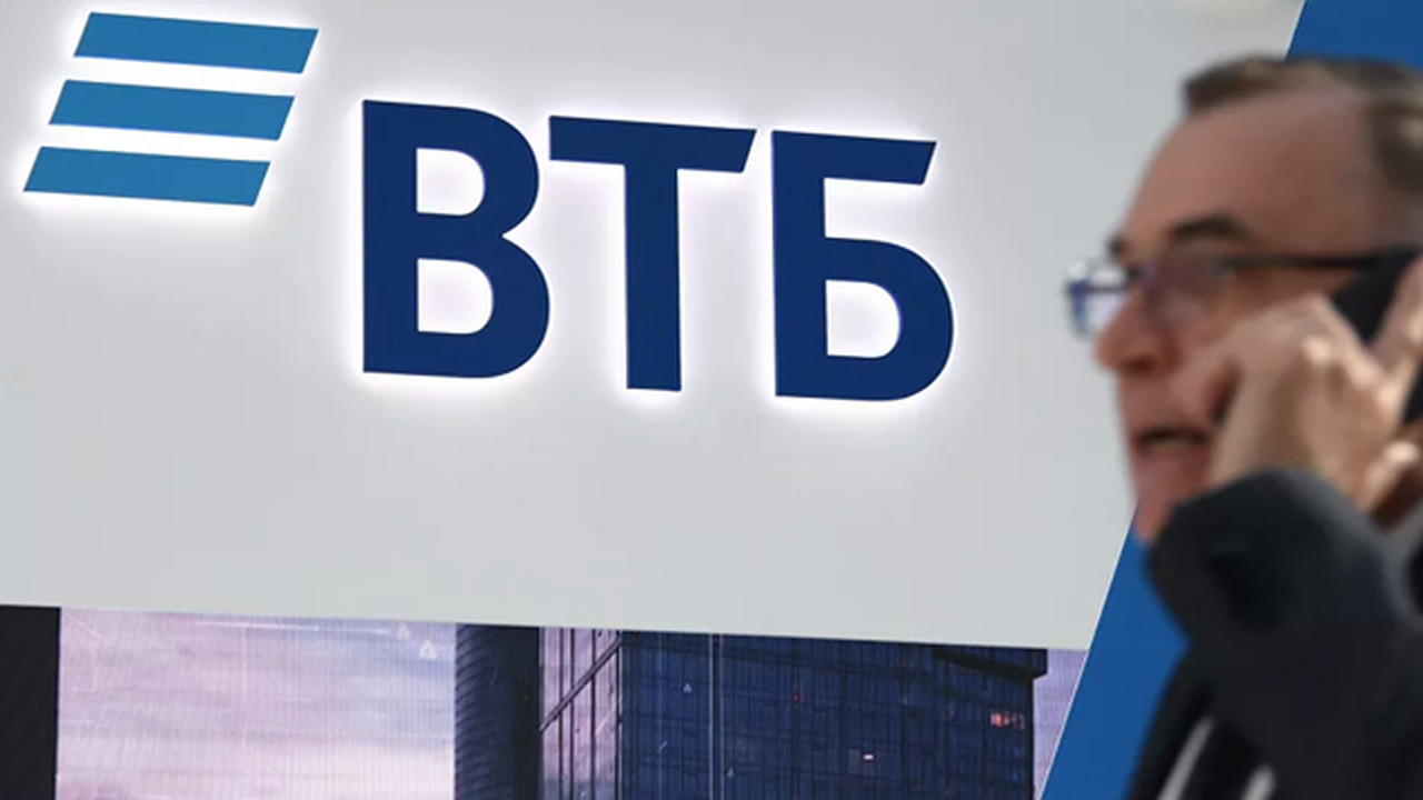 Главная картинка новости: Клиенты ВТБ могут изменить параметры курьерской доставки через контакт-центр