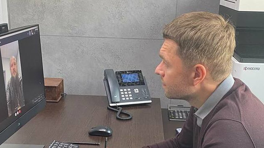 Главная картинка новости: Помочь храму, разобраться с КРТ: екатеринбургский депутат Алексей Вихарев провел онлайн-прием