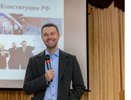 Депутат гордумы Алексей Вихарев рассказал екатеринбургским школьникам о Конституции и призвал пройти тестирование