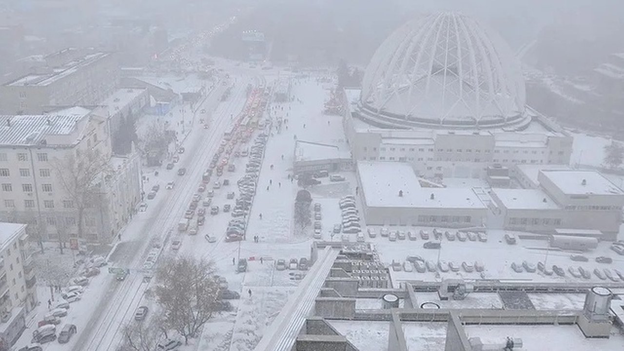 Главная картинка новости: Опять грядут сильные морозы и снегопады: на Свердловскую область надвигается непогода