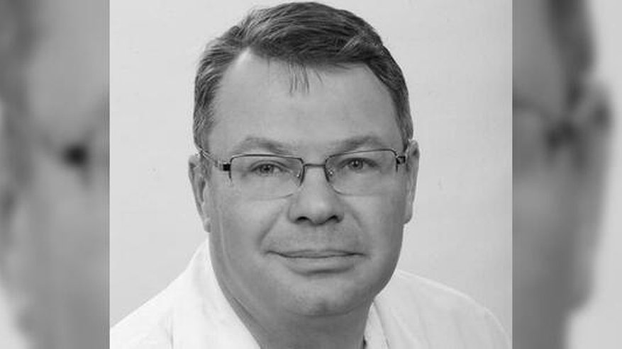 Главная картинка новости: Куйвашев попросил Путина наградить екатеринбургского хирурга, погибшего от коронавируса