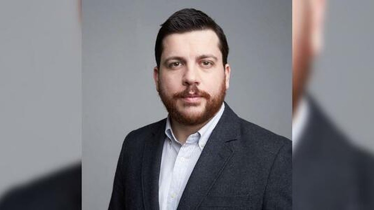 Главная картинка новости: В Екатеринбурге прошли обыски в квартире родителей главы штаба Навального