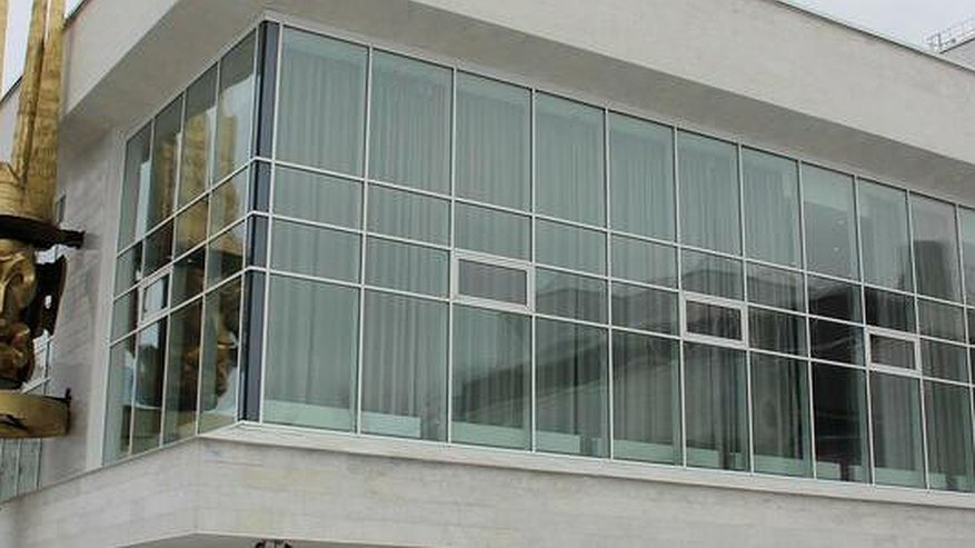 Главная картинка новости: Благодаря COVID-19 в Екатеринбурге наконец-то отремонтировали театры