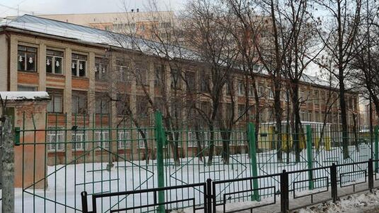 Главная картинка новости: Все образовательные учреждения Екатеринбурга должны оградить забором