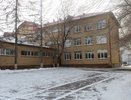 На Урале школьник убирал снег с крыши на уроке труда и поранил руку