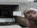 Унесло под плотину: мужчина провалился под лед в центре Екатеринбурга
