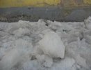 Прокуратура Екатеринбурга начала проверку из-за падения на женщину глыбы льда