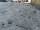 В центре Екатеринбурга на 71-летнюю пенсионерку упала глыба льда