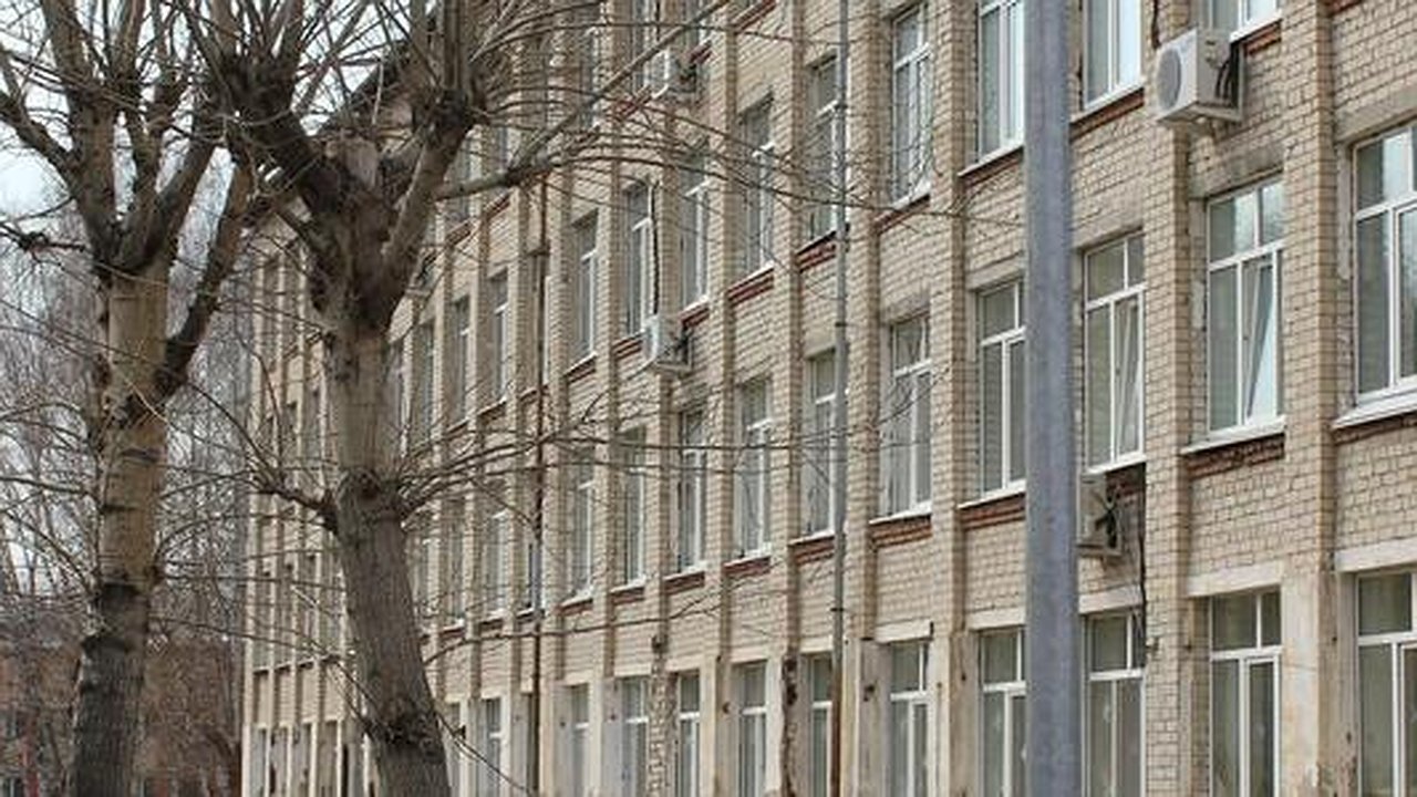 Главная картинка новости: Школы и детсады Екатеринбурга проверяют после сообщений о новом стрелке