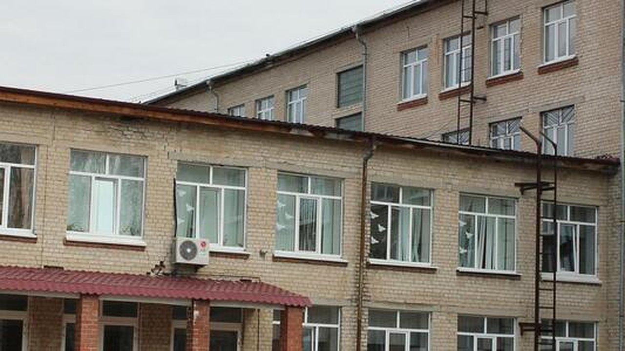 Главная картинка новости: В Екатеринбурге на карантин по COVID-19 высадили 684 класса