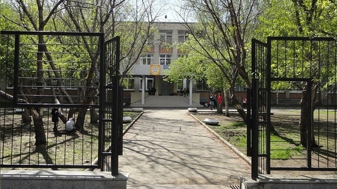 Главная картинка новости: В Екатеринбурге из-за холодов закроют гимназию