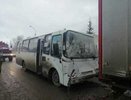 В Свердловской области пассажирский автобус врезался в грузовик