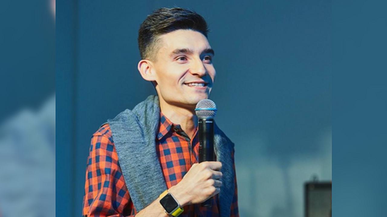 Главная картинка новости: "Стали поступать угрозы": медиаменеджер Е1 обратился в полицию после акции в сквере у Театра драмы