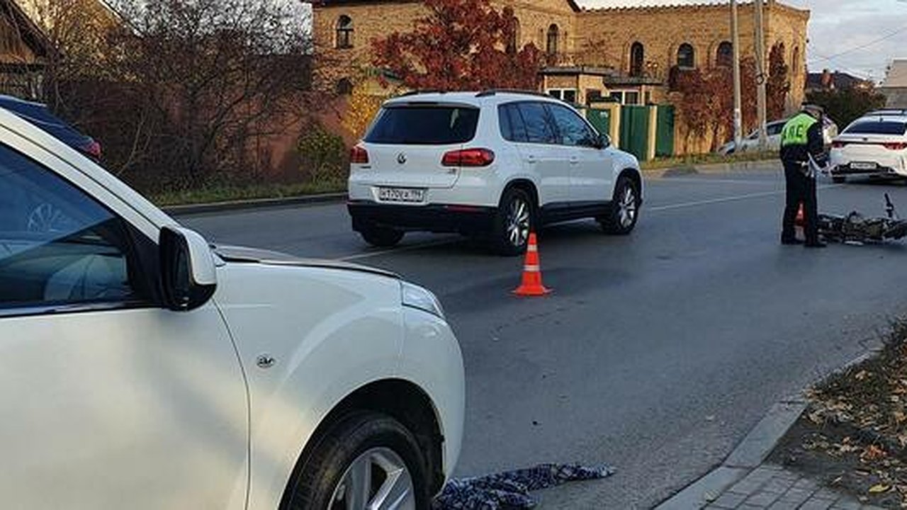 Главная картинка новости: В Екатеринбурге ребенок на питбайке погиб в ДТП. За рулем был его 10-летний брат