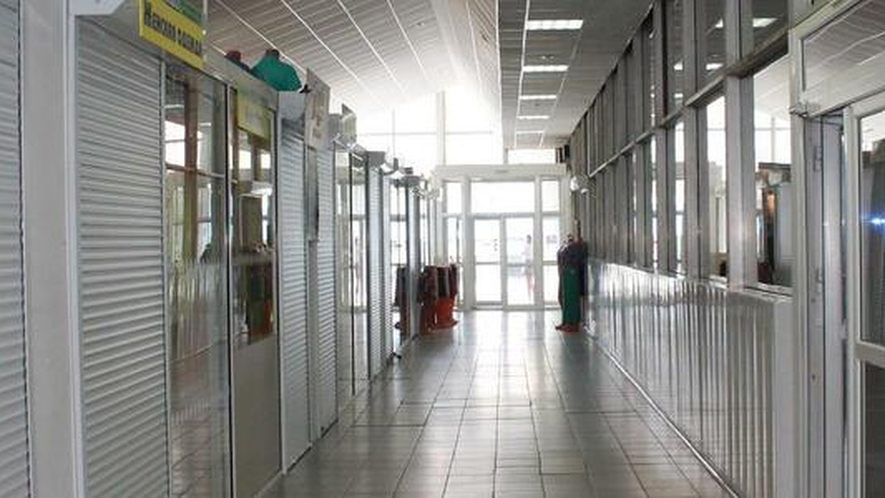 Главная картинка новости: Торговые центры Екатеринбурга не платят за вывоз мусора