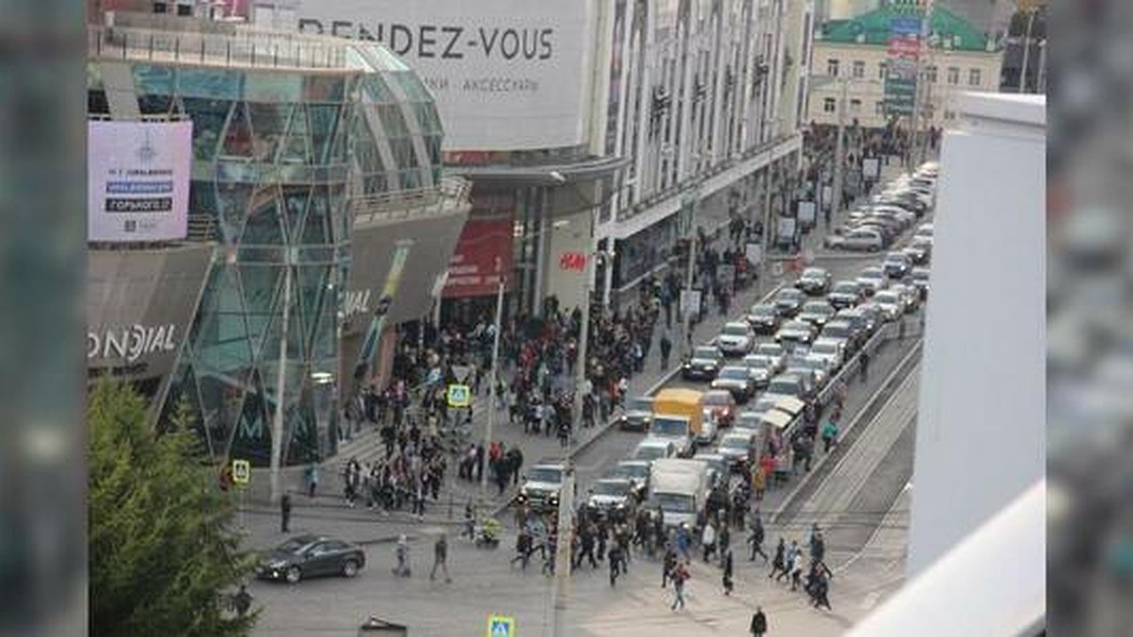 Главная картинка новости: Главный санитарный врач Свердловской области рассказал, когда откроются торговые центры и кафе