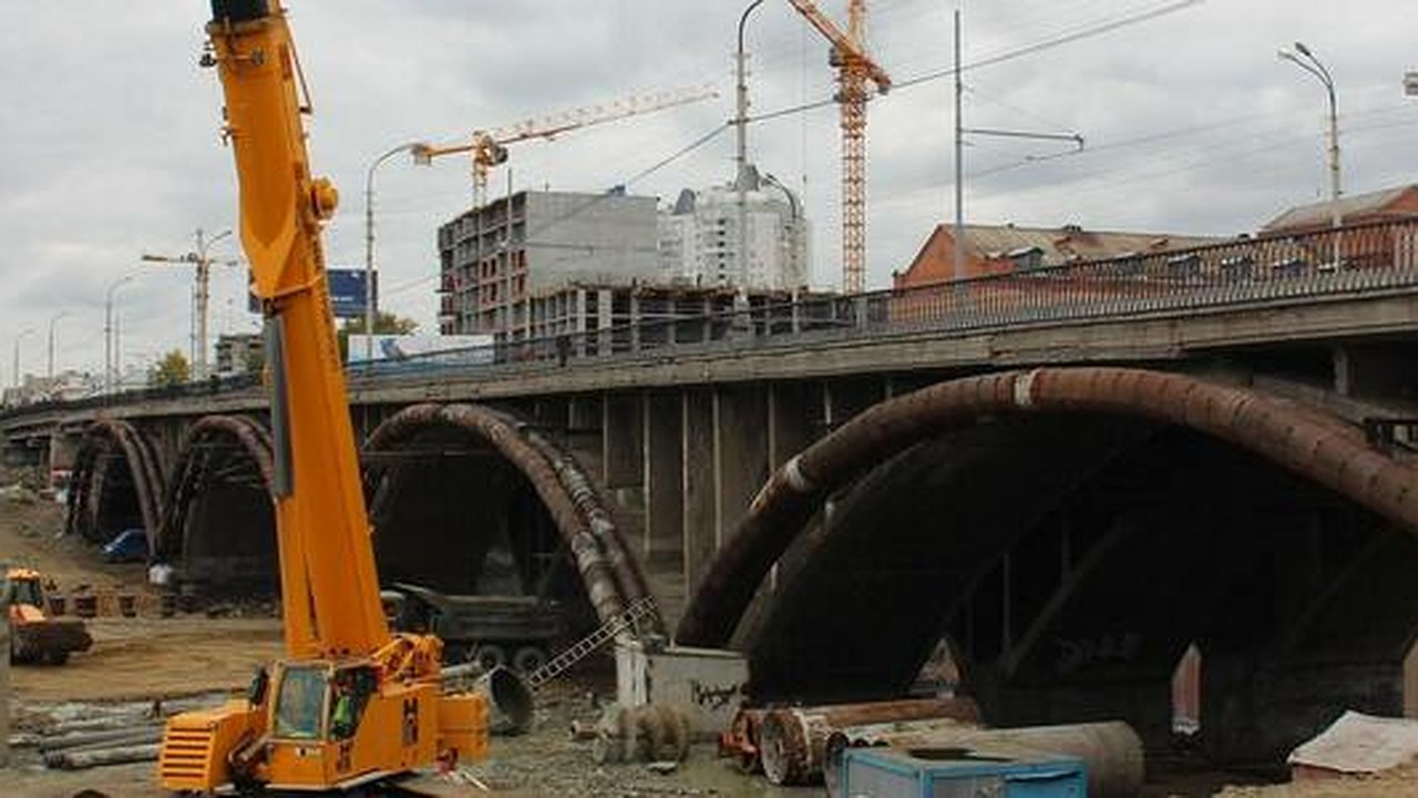 Главная картинка новости: Семья погибшего на Макаровском мосту рабочего получит 800 тысяч рублей