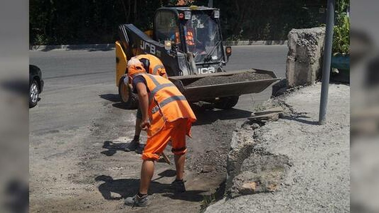 Главная картинка новости: В Екатеринбурге собираются начать расширение дороги под мостом на Щербакова