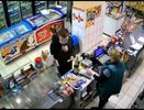 В Екатеринбурге ищут мужчину, покупающего продукты на фальшивые деньги