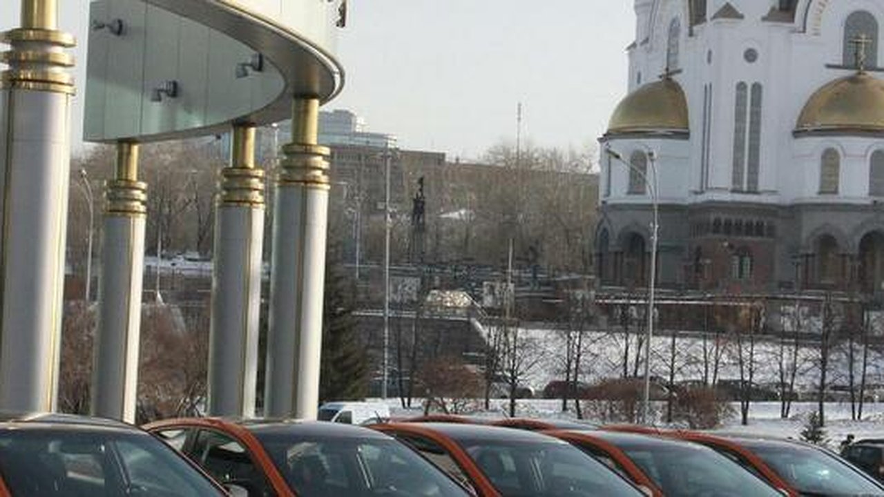 Главная картинка новости: В Екатеринбурге ККТ "Космос" отдадут цыганам