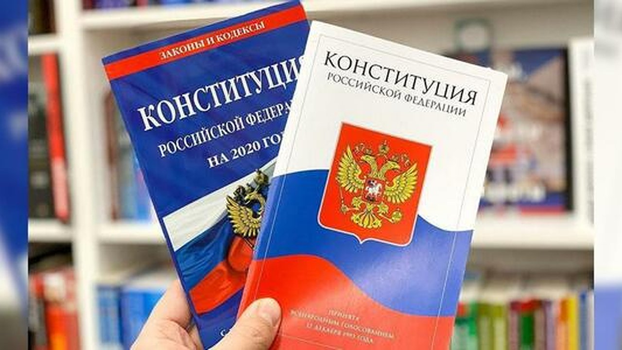 Главная картинка новости: Голосование по поправкам в Конституцию: мнения уральцев ЗА и ПРОТИВ