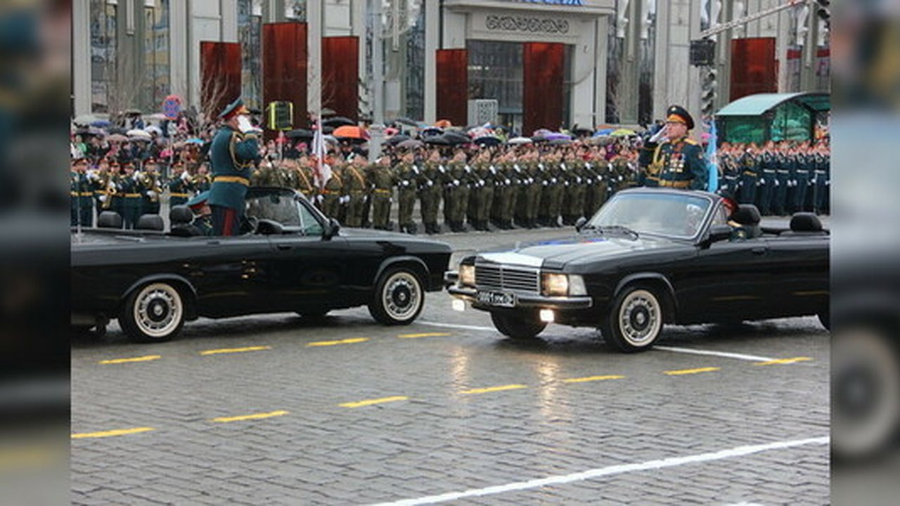 Главная картинка новости: Где смотреть парад 9 мая в Екатеринбурге: самые удобные площадки для горожан