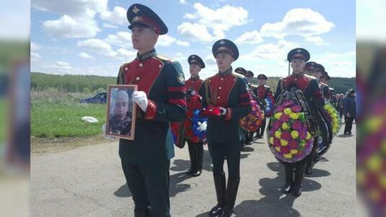 Главная картинка новости: Во время спецоперации на Украине погиб мотострелок из Свердловской области