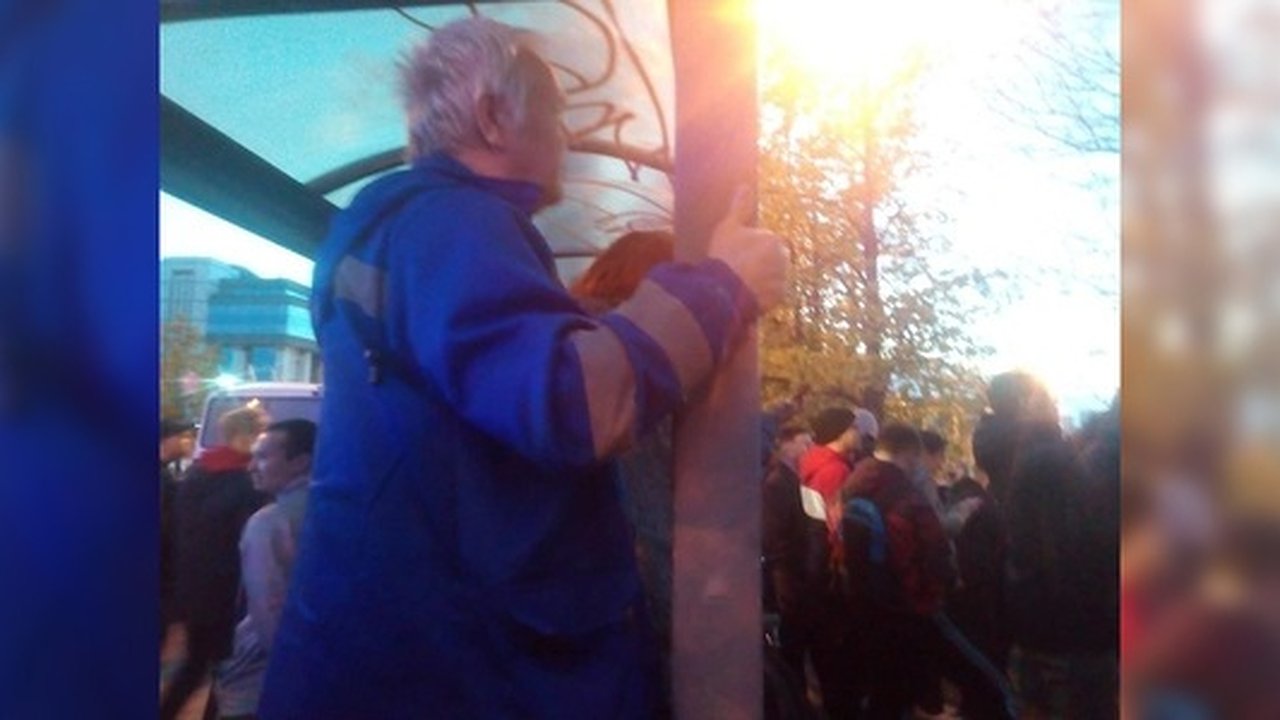 Главная картинка новости: В Екатеринбурге оштрафовали пенсионера, замахнувшегося на полицейского плакатом