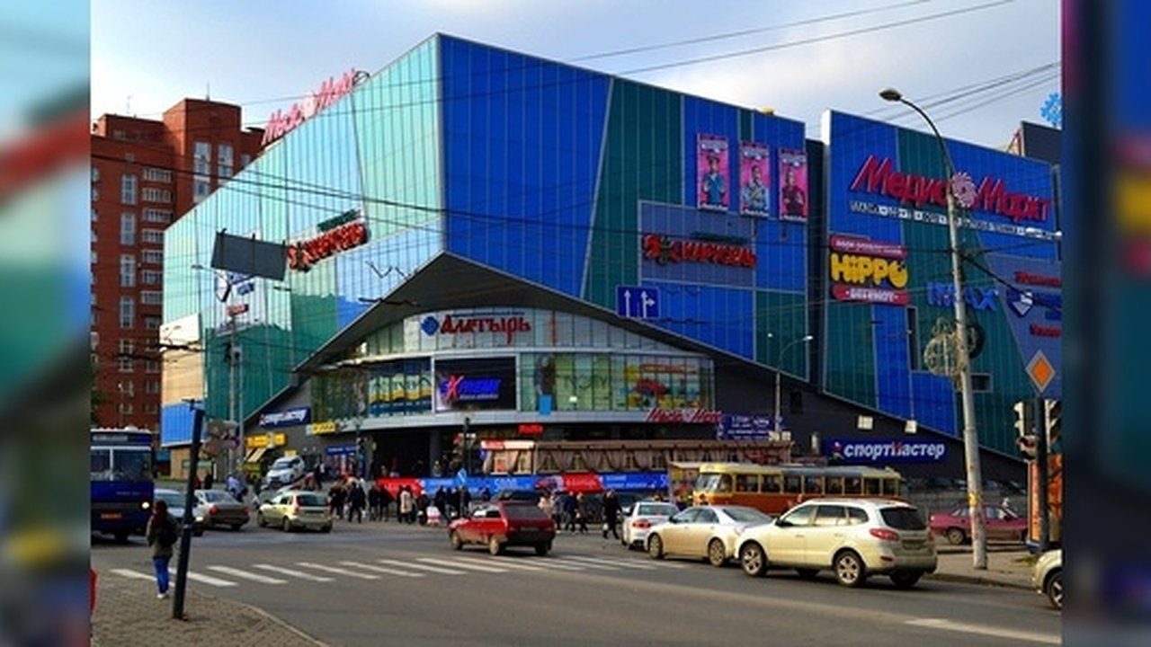 Главная картинка новости: Блогер Варламов назвал ТРЦ "Алатырь" одним из самых уродливых зданий России