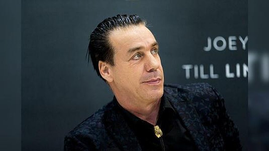 Главная картинка новости: На Урале активистка попросила завести уголовное дело против солиста Rammstein