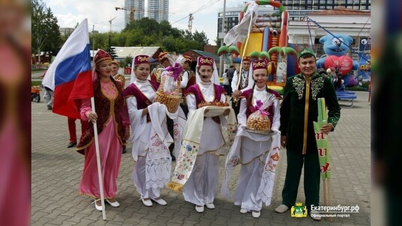 Главная картинка новости: Екатеринбург отметил Сабантуй в ЦПКиО