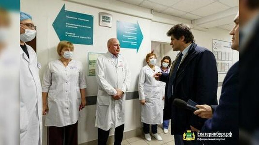 Главная картинка новости: Свердловским врачам, лечащим коронавирус, выплатят дополнительную ежемесячную премию