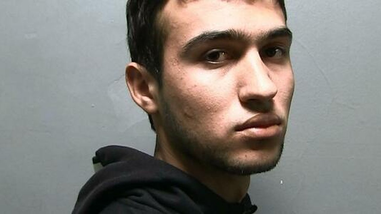 Главная картинка новости: Полиция задержала студента, который чуть не зарезал екатеринбуржца ради IPhone 7