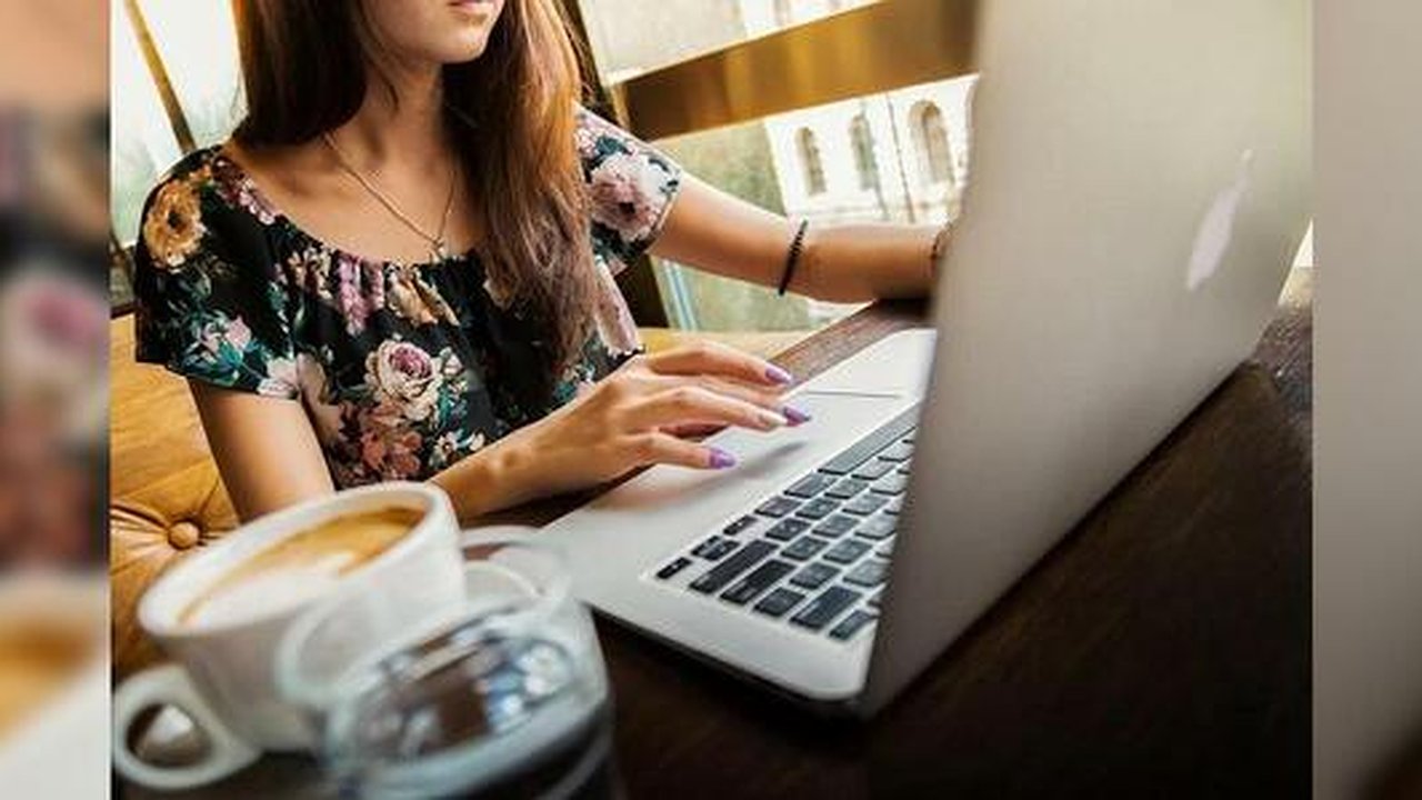 Главная картинка новости: Каждый пятый житель Свердловской области сталкивался с коррупцией на работе