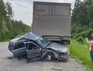 На ЕКАД легковушка врезалась в грузовик и отлетела в фуру: погибли двое