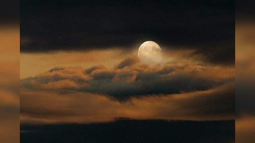 Главная картинка новости: Ссоры, расставания и глобальная приборка: что несет самое яркое Полнолуние 2020 года