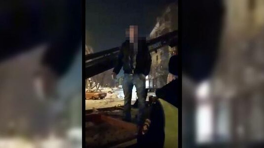 Главная картинка новости: В Екатеринбурге задержали пьяных родителей, которые поехали за пивом с годовалым ребенком