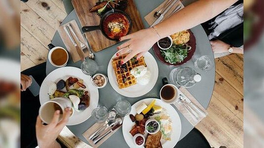 Главная картинка новости: Заказ онлайн и отмена чаевых: Роспотребнадзор разработал новые правила для ресторанов