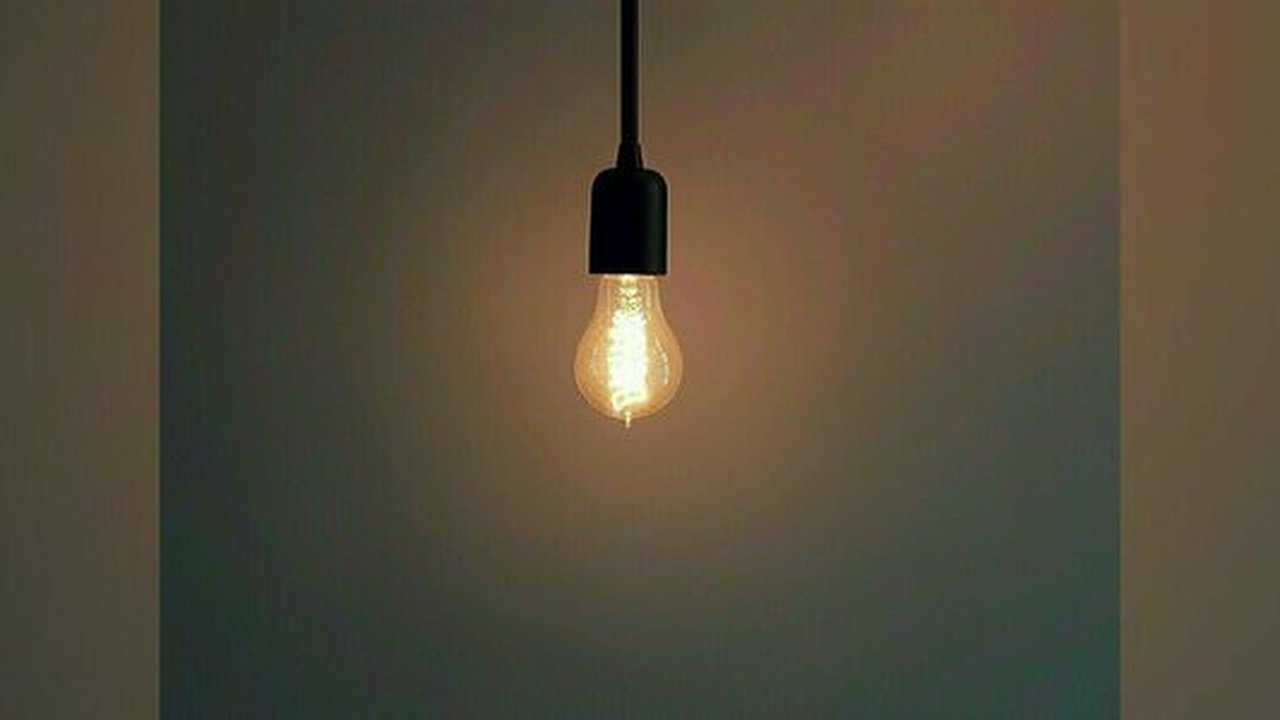 Главная картинка новости: В Пионерском поселке отключили свет из-за аварии