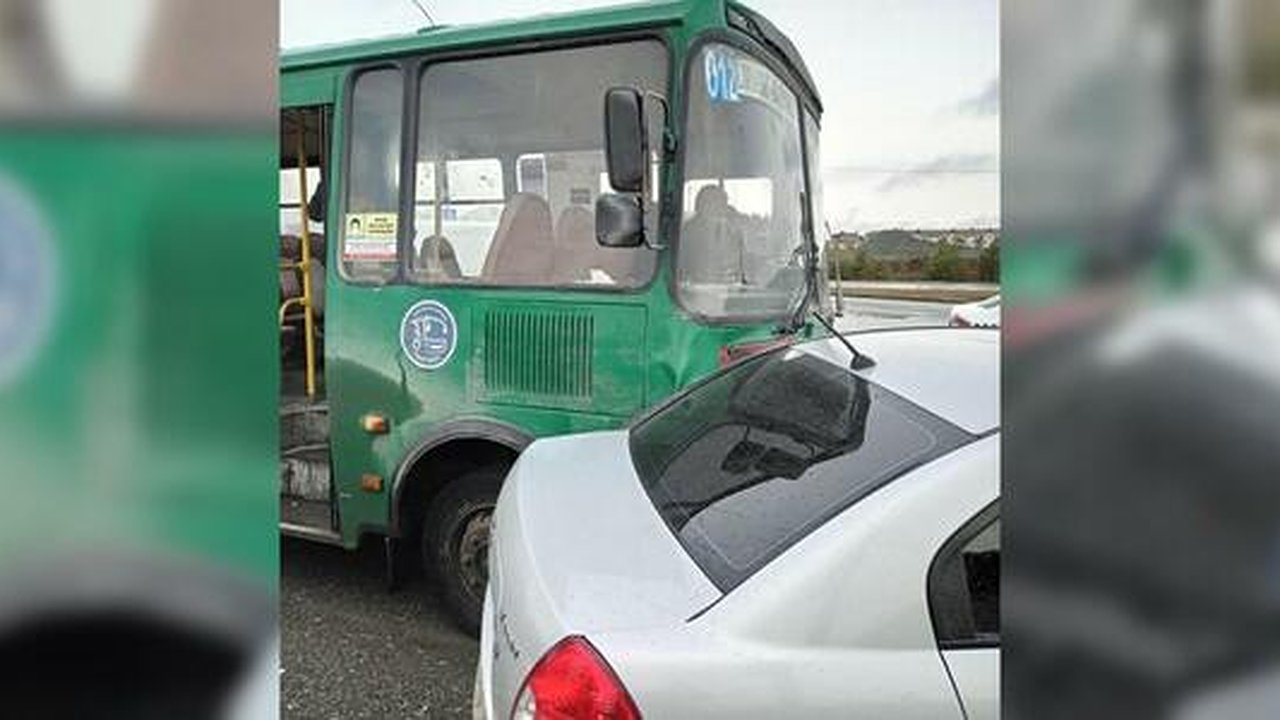 Главная картинка новости: "Маршрутки не останавливались": подробности ДТП с автобусом в Екатеринбурге