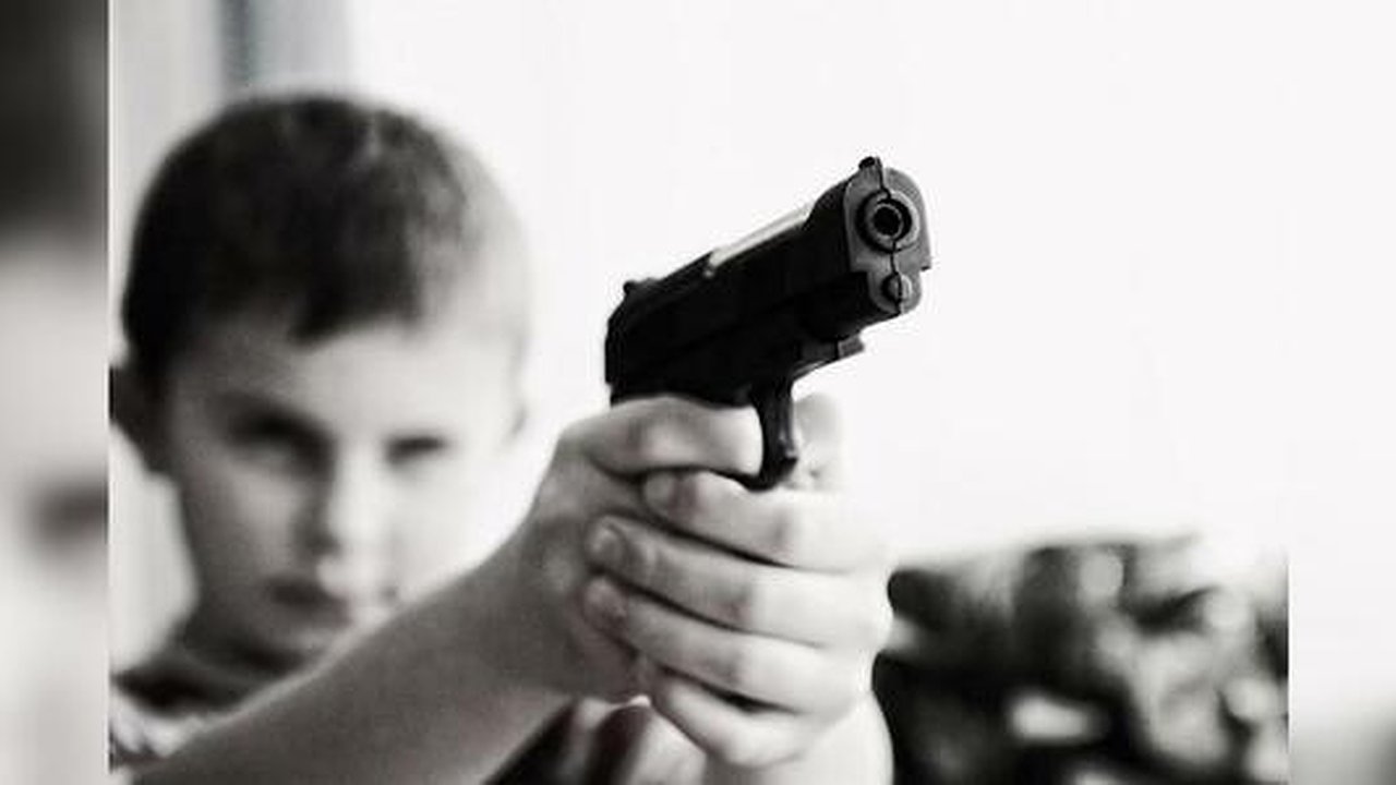 Главная картинка новости: Екатеринбуржца, расстрелявшего покупателя из-за жалобы, посадят на 3 года