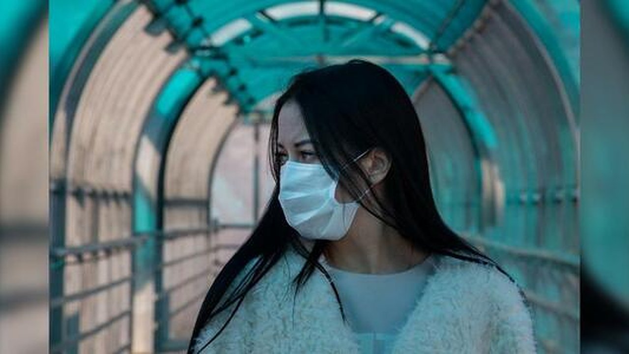 Главная картинка новости: За сутки от коронавируса на Урале скончались два человека, заразились – 149