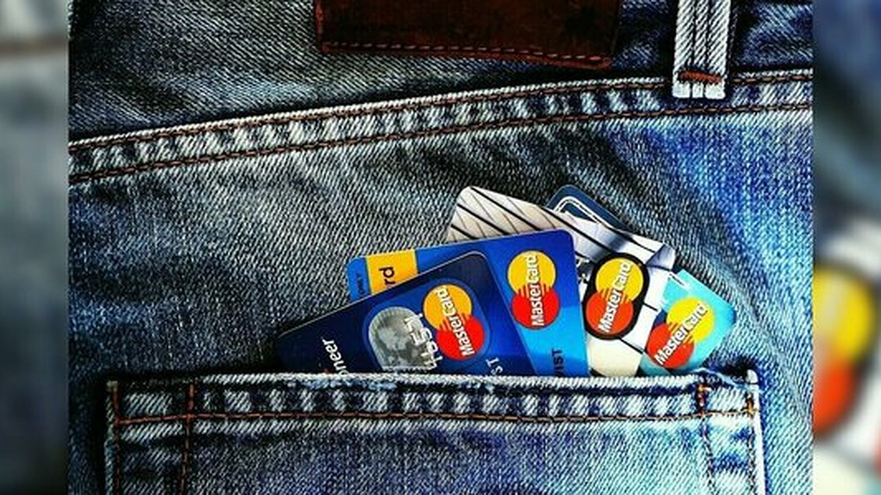 Главная картинка новости: В России мошенники придумали новый способ обмана владельцев банковских карт