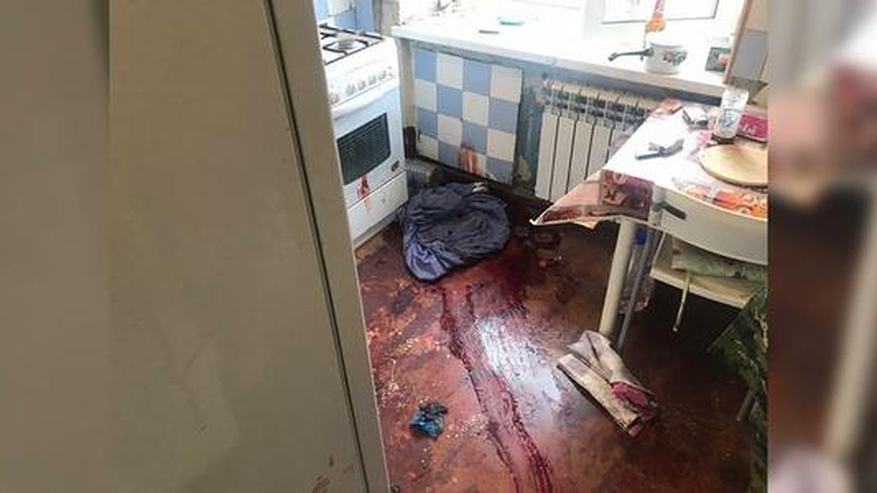 Главная картинка новости: В Екатеринбурге завели уголовное дело на сотрудника ЧОП, который застрелил четырех человек и свел счеты с жизнью