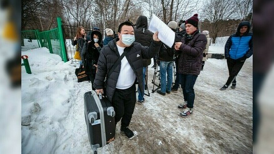 Главная картинка новости: Граждан Китая, изолированных в санатории на Эльмаше, начали выписывать