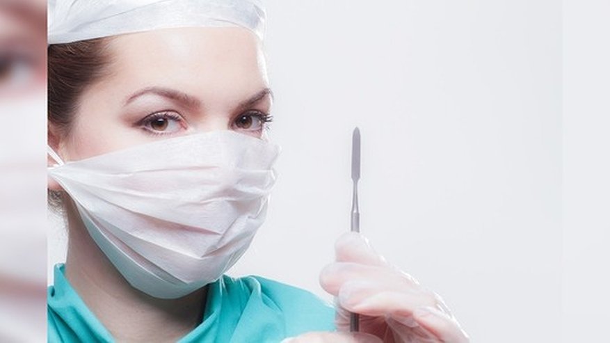 Главная картинка новости: "Сантиметр от глаза": в екатеринбургском ресторане ребенок повредил щеку